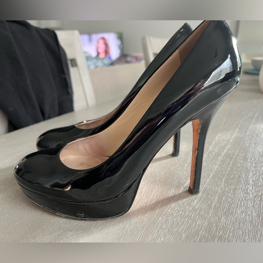 AUTHENTIC Joan & David black patent leather stacked pumps. Size 9.